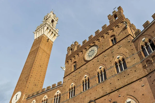 Siena Palazzo Pubblico en Torre del Mangia — Stockfoto