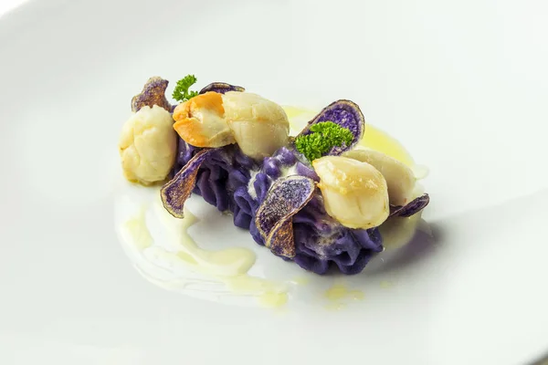 Purè di patate viola e capesante — Foto Stock