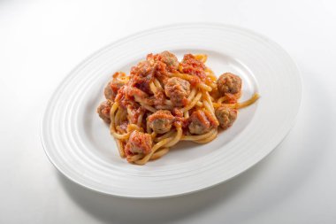 Domatesli ve köfteli spagetti.