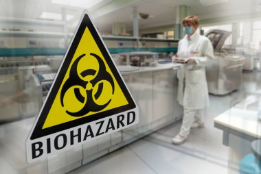 Milan, İtalya - 17 Mart 2020: Biyolojik analiz için Laboratuvar 'ın cam penceresinde biyolojik tehlike sembolü