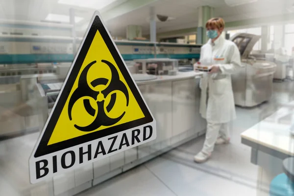 Milánó Olaszország 2020 Március Biohazard Szimbólum Laboratory Biological Analysis Üvegablakán — Stock Fotó