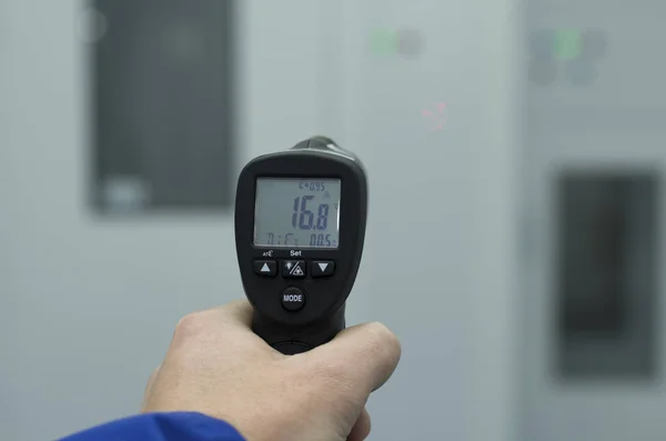 Pirómetro, medición remota de temperatura, microclima — Foto de Stock