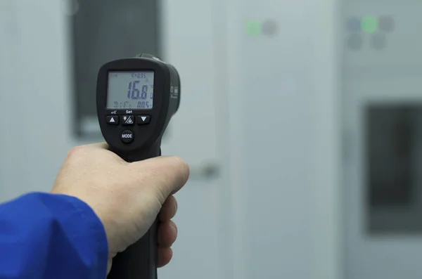 Pirômetro, medição remota da temperatura, microclima — Fotografia de Stock
