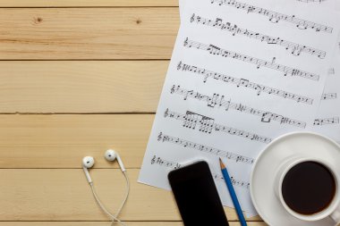 Müzik sayfası not kağıdı başıma oluşturun. Üstten Görünüm müzik sayfası notu.