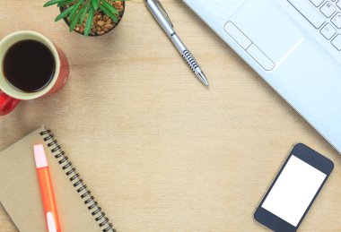 ofis Resepsiyon defter, kalem, siyah kahve, ağaç, not kağıdı, smartphone.