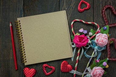 Üstten Görünüm Sevgililer günü arka plan ve decorations.love şekil.