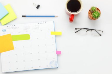 Üstten Görünüm aksesuarları ofis Resepsiyon concept.calendar,coffee,cactus,