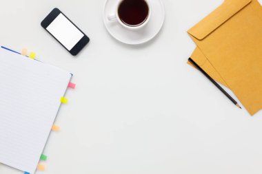 Üstten Görünüm aksesuarları iş ofis desk.mobile telefon, kahve, Hayır