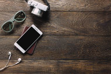 Üstten Görünüm aksesuarları seyahat.