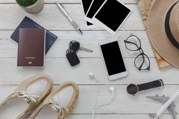 Frauen-Accessoires für das Reisekonzept. — Stockfoto