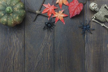 Masa üstü dekorasyon işaret mutlu Halloween festival arka plan. 