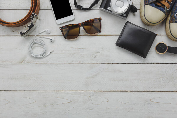 Концепция плоской накладки аксессуаров для путешествий по праздникам
.