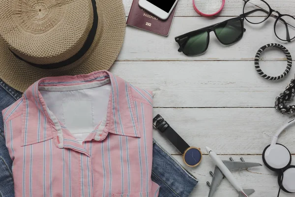 Giyim kadın kavramı arka plan seyahat etmek düz lay.