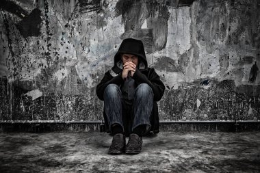 Asyalı erkek uyuşturucu bağımlısı ile ilgili sorunlar, adam başlıklı sinirli depresyon ile.