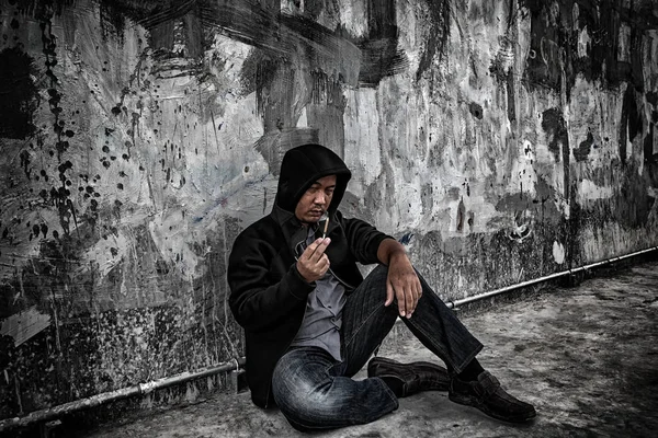 Overdose asian male drug addict in action with drugs narcotic syringe in hand. — Stock Photo, Image