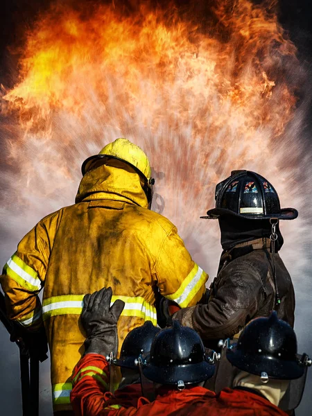 Treinamento de bombeiros, Os funcionários Treinamento anual Combate a incêndios Imagem De Stock