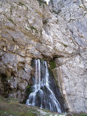 Abhazya dağlarında Gega şelale