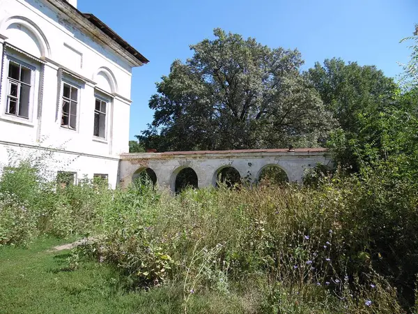 Décombres de béton dans le village d'Usol'e — Photo