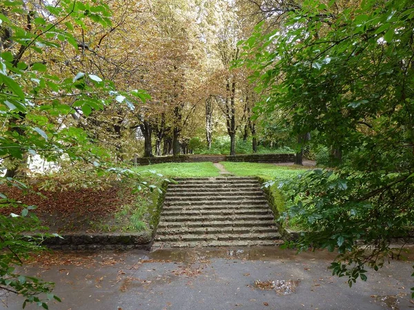 Beco na cidade Park (Kaliningrad ) — Fotografia de Stock