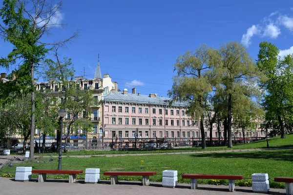 Sadovaya street from the Yusupov garden — Stock Photo, Image