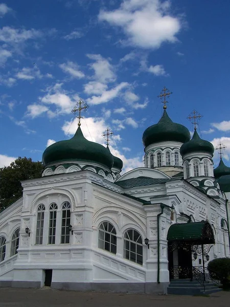 聖三位一体の名誉の大聖堂 Raifa タタールスタン共和国修道院の領土にネオ ロシア様式のトリニティ大聖堂 — ストック写真