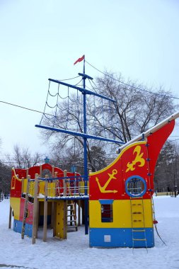 Çocuk Bahçesi bir gemi şeklinde / çok fonksiyonlu karmaşık çocuk oyunları için çeşitli cihazlar ile bir gemi şeklinde