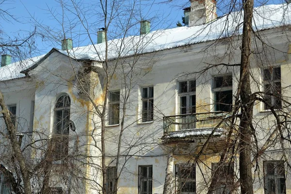 Edifício Antigo Com Monumentos Arquitetônicos Dos Primeiros Edifícios Distrito Komsomol — Fotografia de Stock