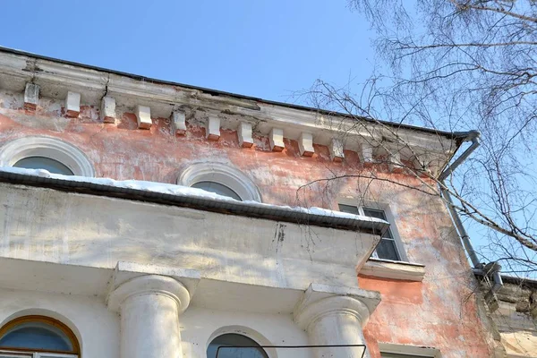 Fragmento Del Edificio Con Arquitectura Del Estilo Del Imperio Stalin —  Fotos de Stock