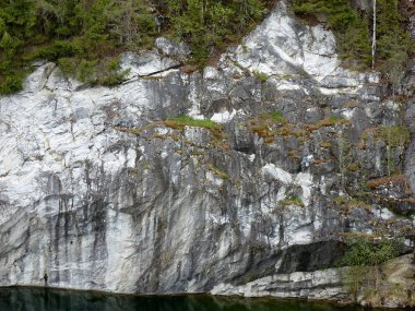 Ruskeala 'da taş ocağı.