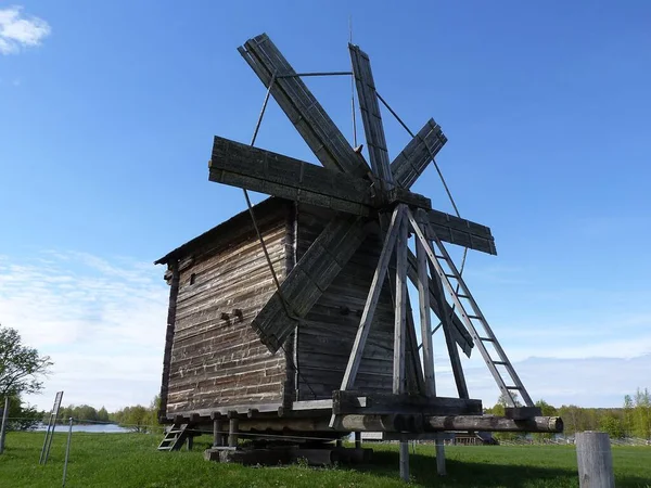 Wooden mill on the territory of the Kizhi island Museum complex — Stock Image Wooden Mill Territory Kizhi Island Museum Complex Stock Image