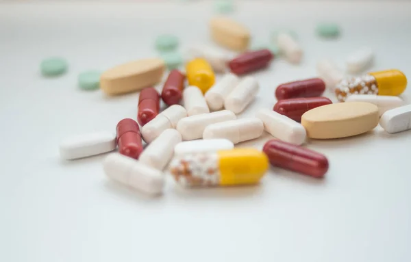 Vegyes színes tabletták — Stock Fotó