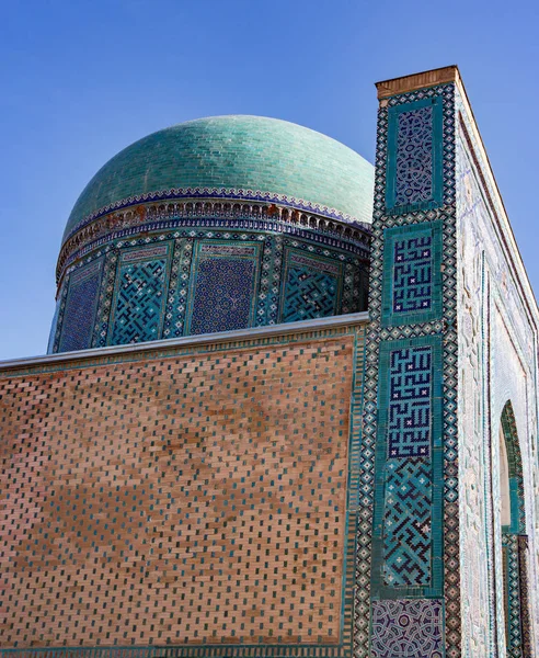 在乌兹别克斯坦撒马尔罕的神学院 — 图库照片