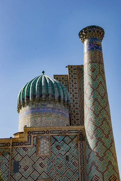 在乌兹别克斯坦撒马尔罕的神学院 — 图库照片