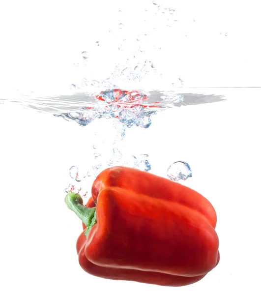 Bell Pepper Dropping Into Water — Stock Photo, Image