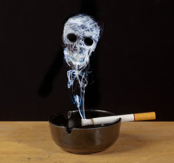 Tod im zukünftigen Rauchschädel — Stockfoto