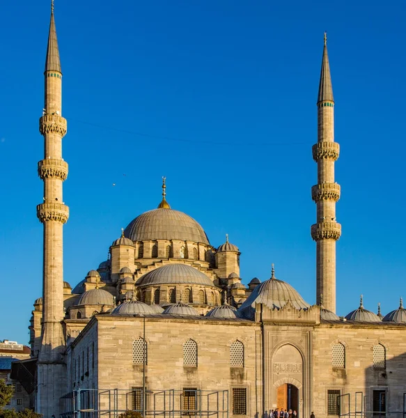 Новая мечеть в Инстанбуле — стоковое фото