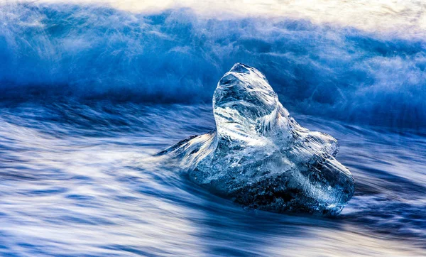 Tiny isberg i Island — Stockfoto