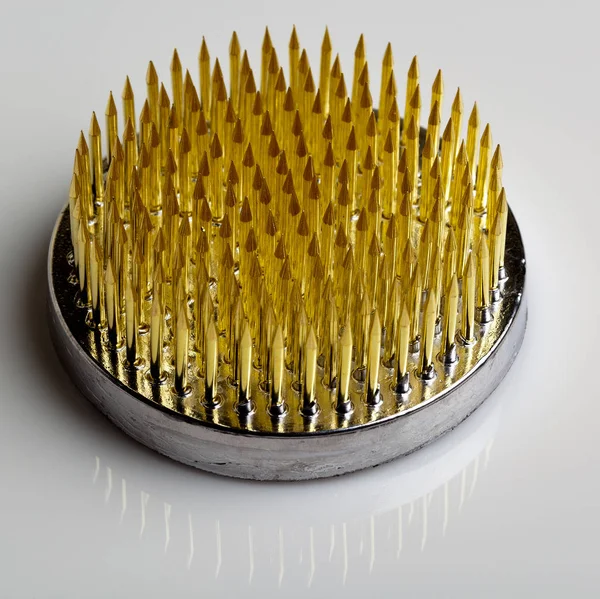 Kenzan çiçek tutucu