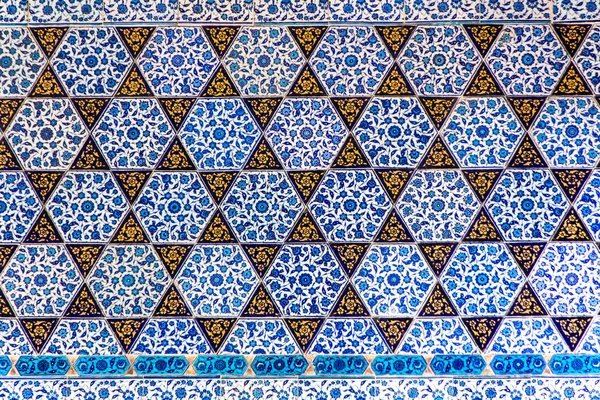 Плитка внутри мечети — стоковое фото