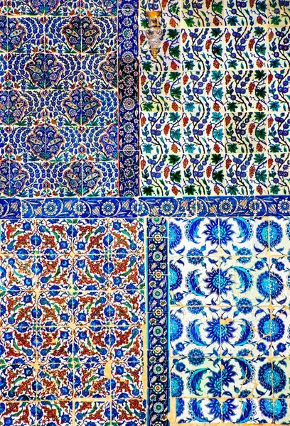 Azulejos dentro de la mezquita — Foto de Stock