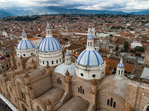 Vista aérea de la Catedral Nueva en el centro de Cuenca, Ecuador — Foto de Stock