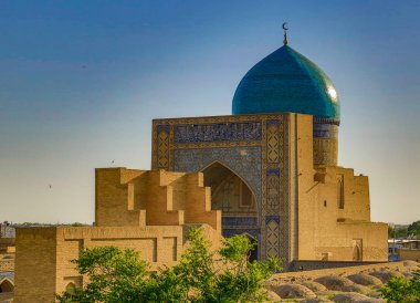 Buhara, Özbekistan 'daki medresenin ön görünümü