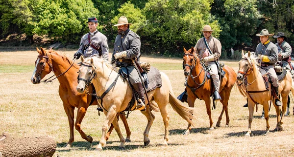 Konföderierte Soldaten zu Pferd — Stockfoto