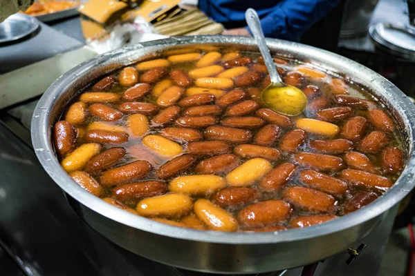 Weiners hirviendo para la cena — Foto de Stock