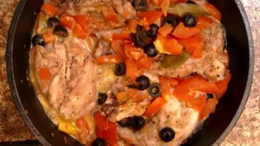 Tavşan Cacciatore Yemek Pişirme Fırın Görünümü Demir Pan döküm