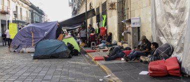 Oaxaca, Meksika - 2019-11-30 - Yeni okullar ve maaşlar için protesto sırasında öğretmen kampı