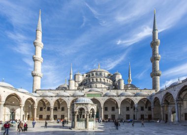 İstanbul, Türkiye - 1 Nisan 2016 - Mavi Cami 'nin İç Avlusu