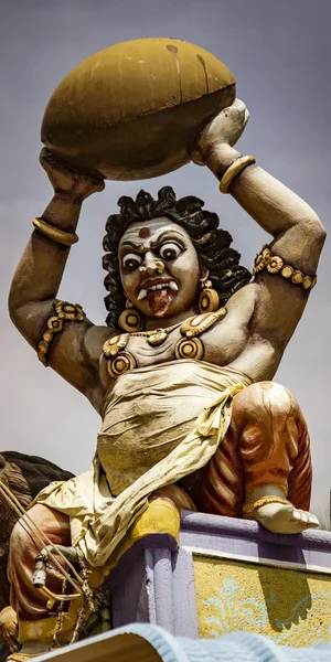Detailgenauigkeit der Statuen an Hindi-Tempeln in Indien — Stockfoto