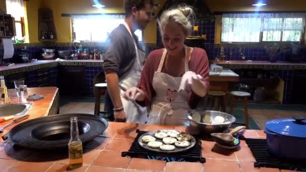 Oaxaca, Mexico - 2019-11-20 - Chef student fries small tortillas for appetizers — Stock Video