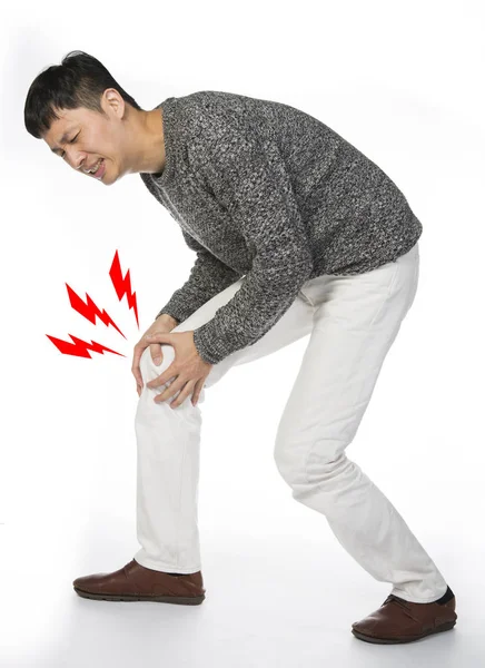 Homem que sofre de dor no joelho — Fotografia de Stock